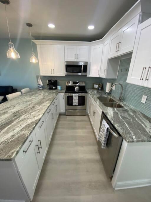 Beachfront On Quiet Treasure Island- 1 Bed Apartment St. Pete Beach