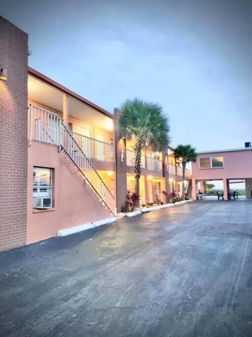 Apartment Beachfront On Quiet Treasure Island- 1 Bed St. Pete Beach