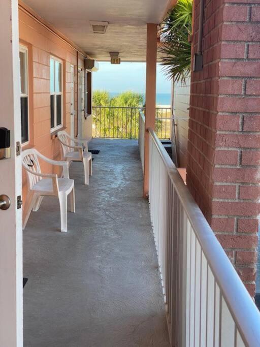 Apartment Beachfront On Quiet Treasure Island- 1 Bed