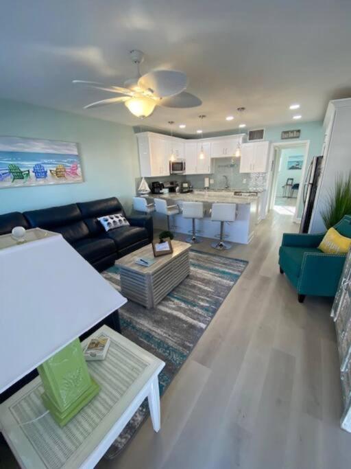 Beachfront On Quiet Treasure Island- 1 Bed Apartment