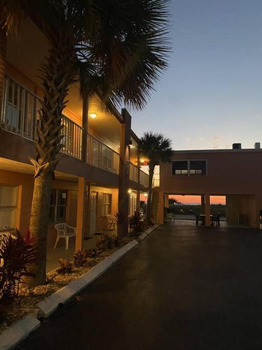 Beachfront On Quiet Treasure Island- 1 Bed * St. Pete Beach
