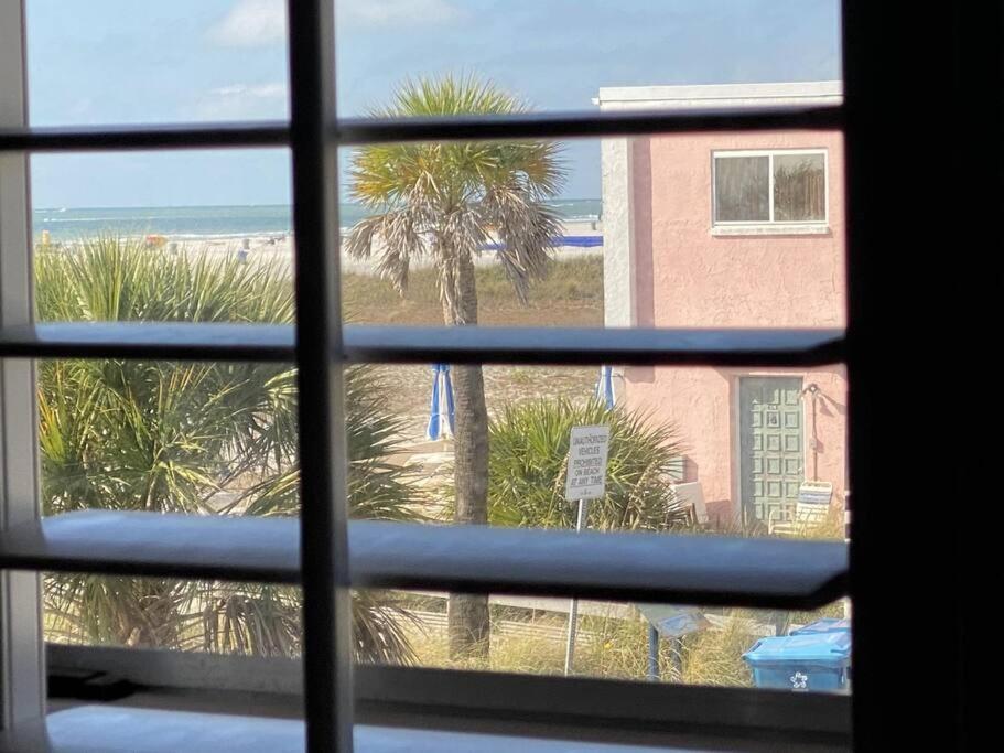 Beachfront On Quiet Treasure Island- 1 Bed * St. Pete Beach
