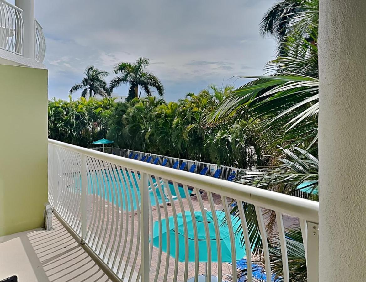 Crystal Palms 207