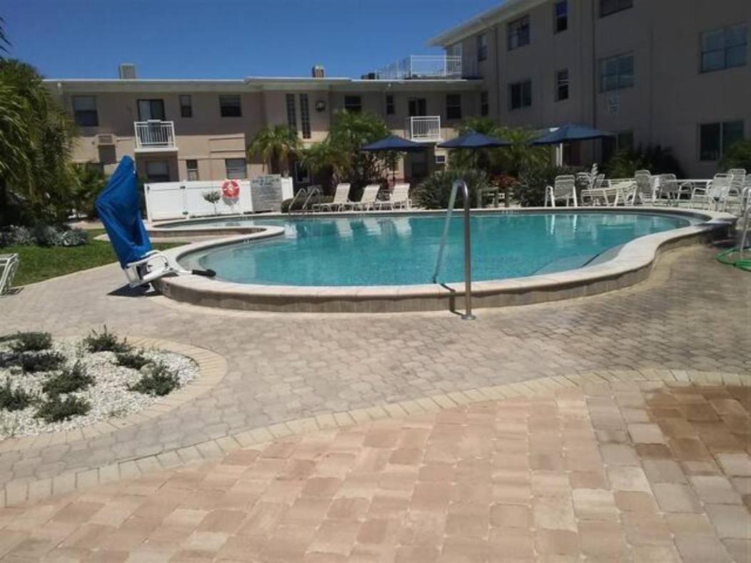 Tropical Courtyard Paradise On St. Pete * St. Pete Beach
