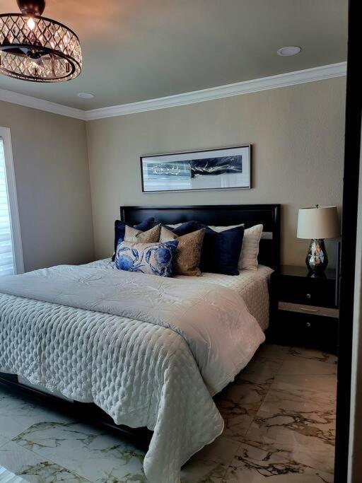 Villa Luxurious Waterfront Penthouse: Maderia Gem