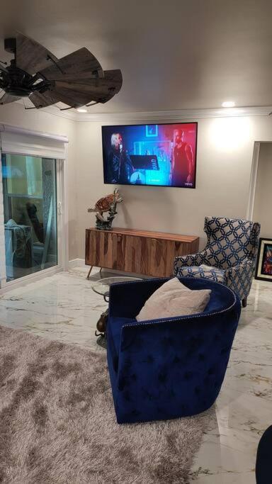 Luxurious Waterfront Penthouse: Maderia Gem St. Pete Beach