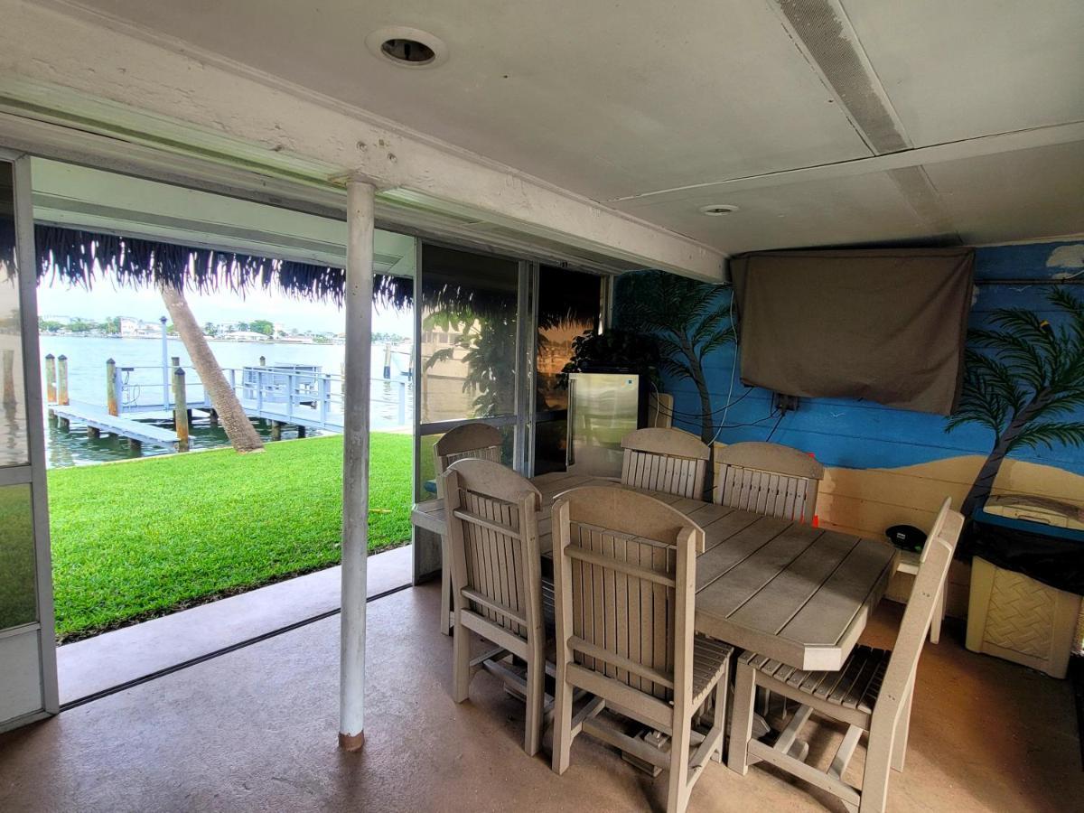 Searenity, Waterside In The Heart Of Treasure Island, Walk To Aparthotel