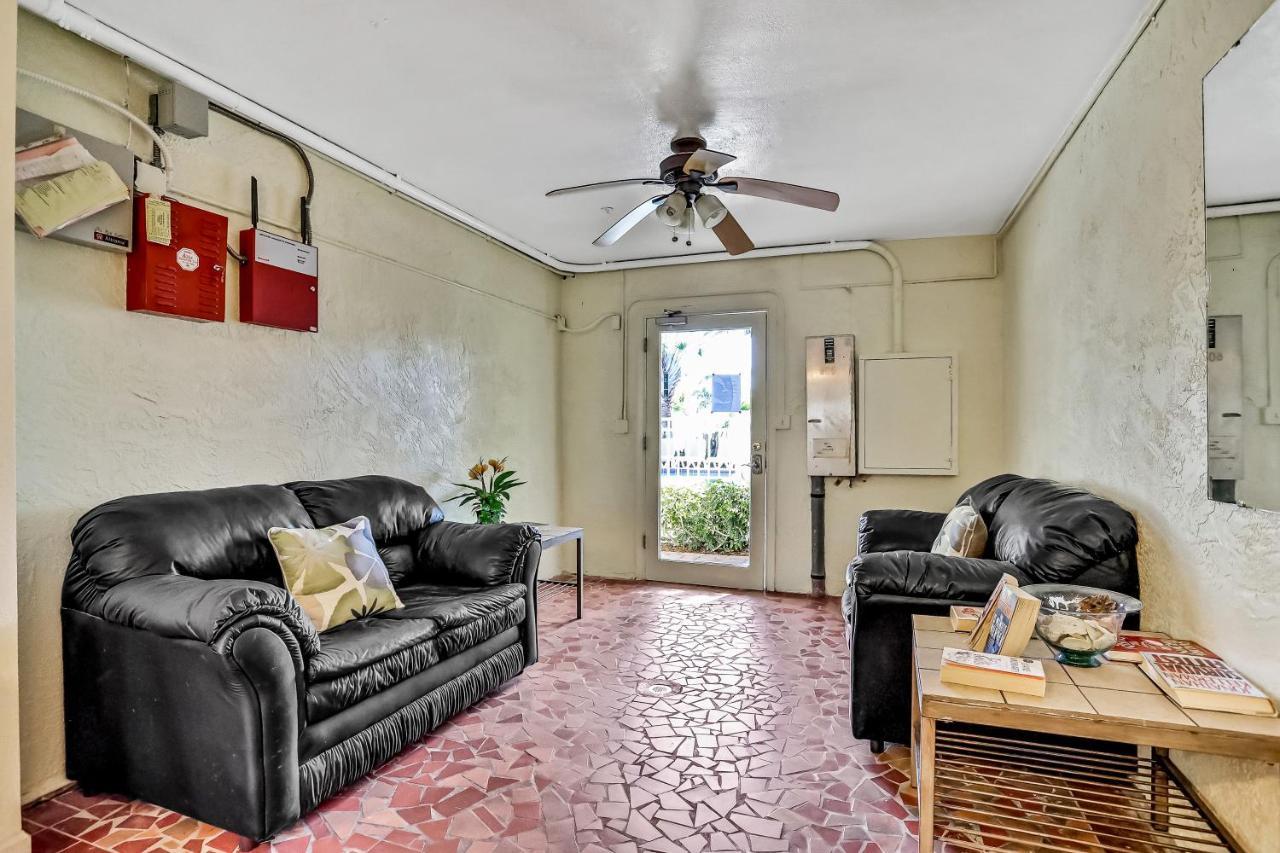 Apartment Waves Unit 2 *