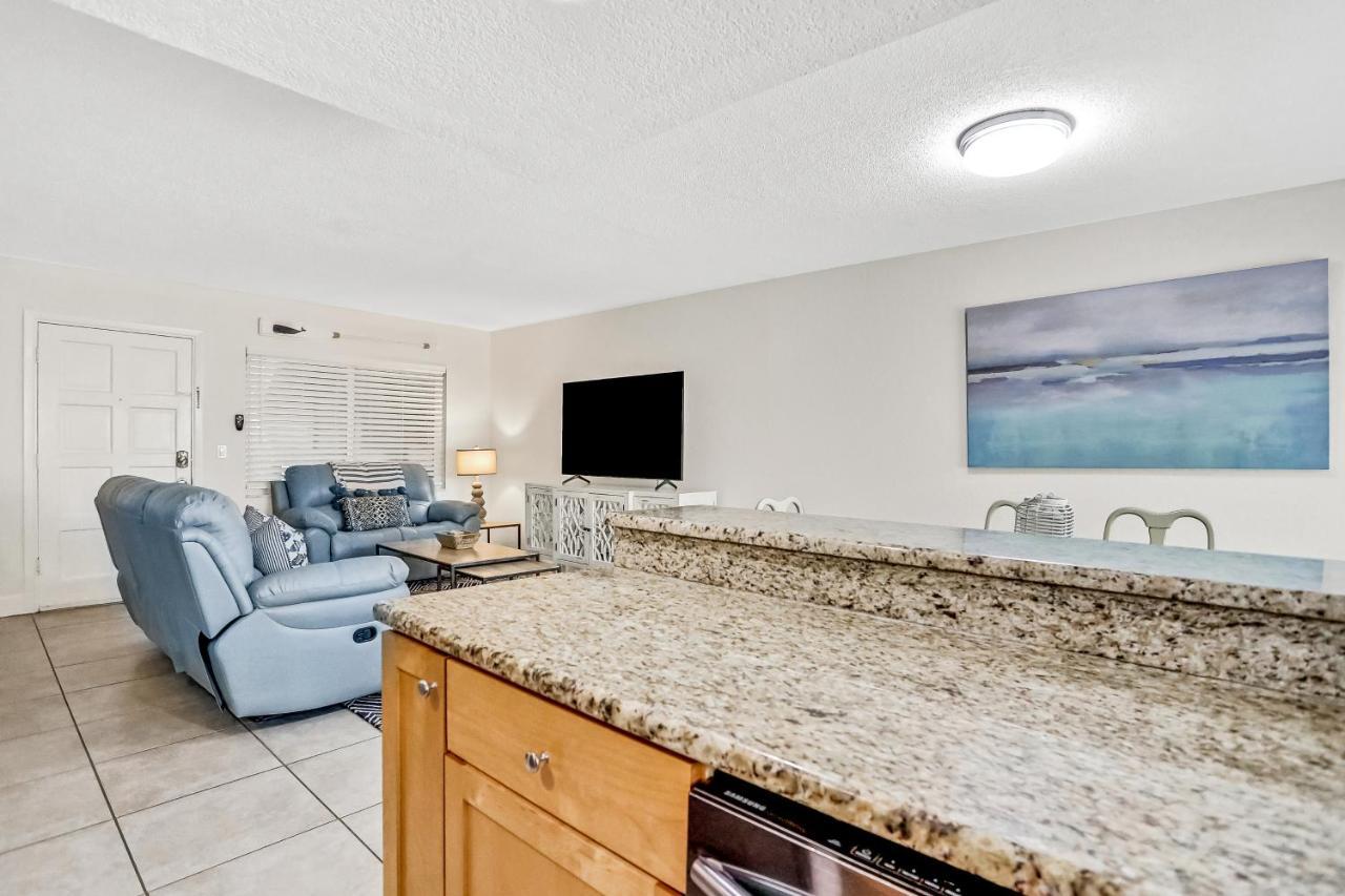 Waves Unit 2 Apartment *