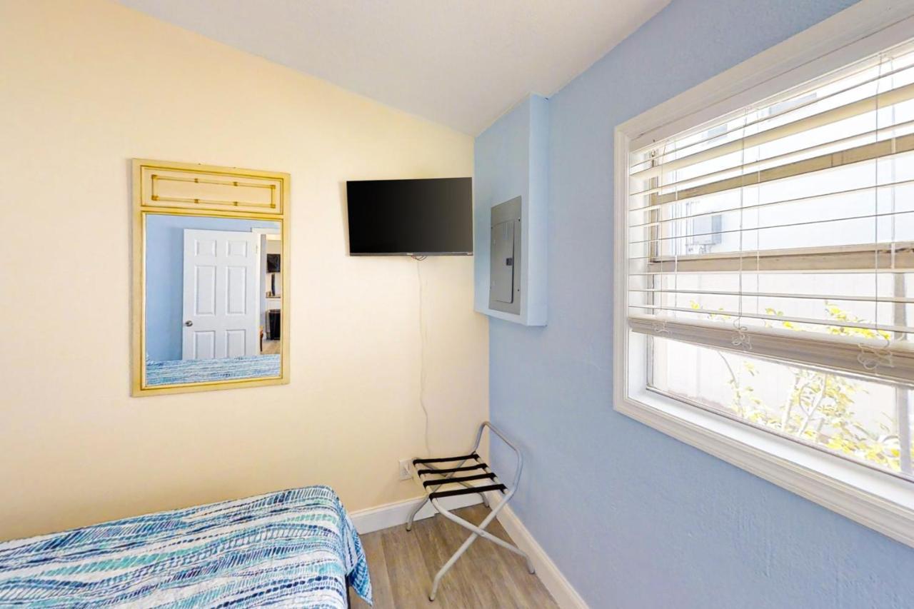 Apartment Dolphin Court #7 *
