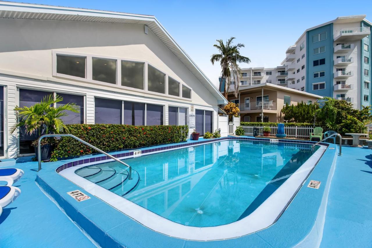 Dolphin Court #7 *