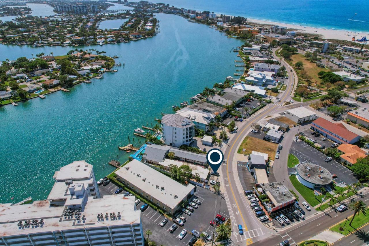 Dolphin Court #7 *