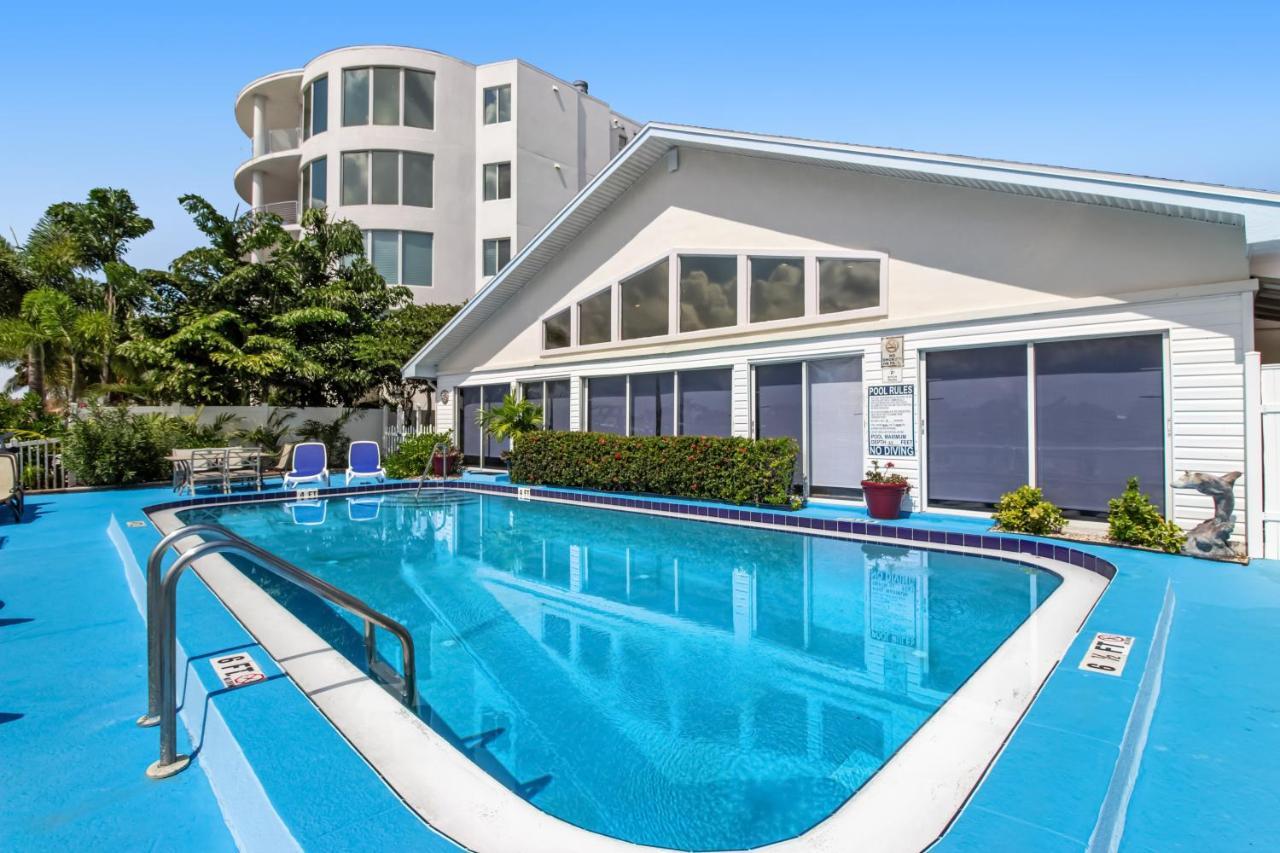 Dolphin Court #7