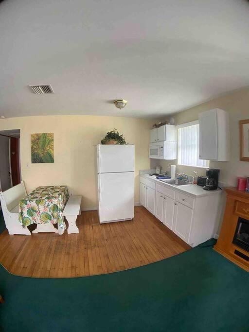 Private One-bedroom 4 -directly Across From Apartment St. Pete Beach
