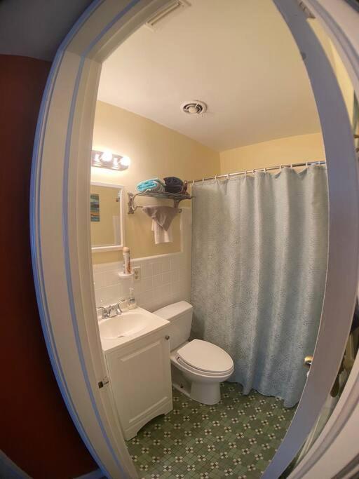 Apartment Private One-bedroom 4 -directly Across From *
