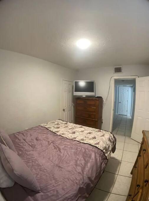 Apartment Private Two-bedroom 5 -directly Across From St. Pete Beach