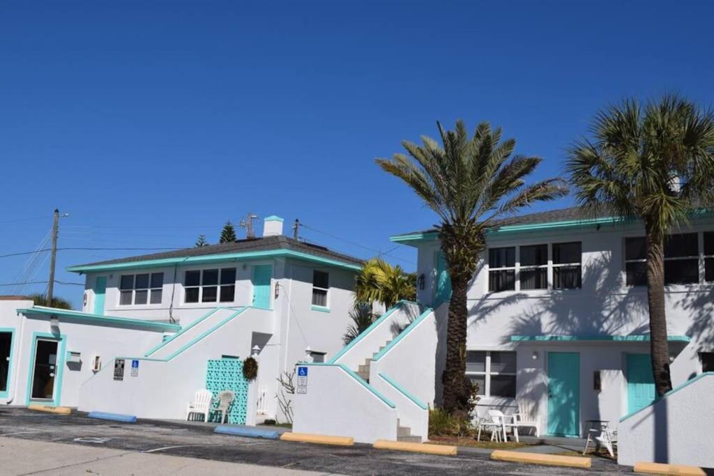 Private One-bedroom 8 -directly Across From St. Pete Beach