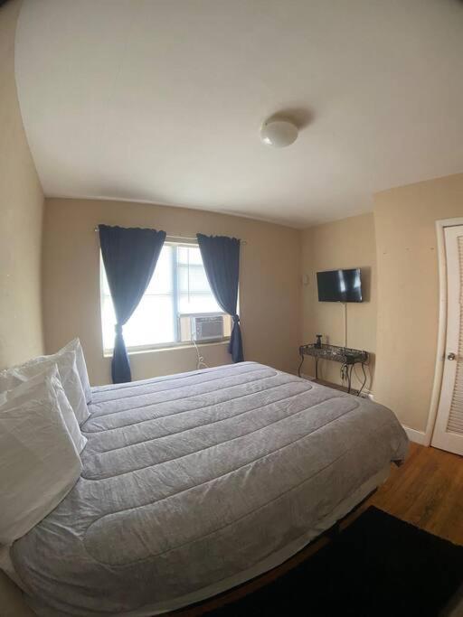 Private One-bedroom 8 -directly Across From * St. Pete Beach