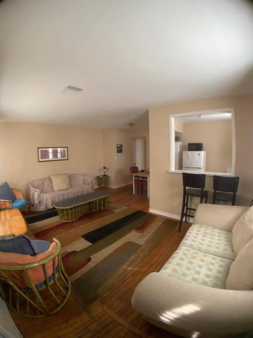 Apartment Private One-bedroom 8 -directly Across From