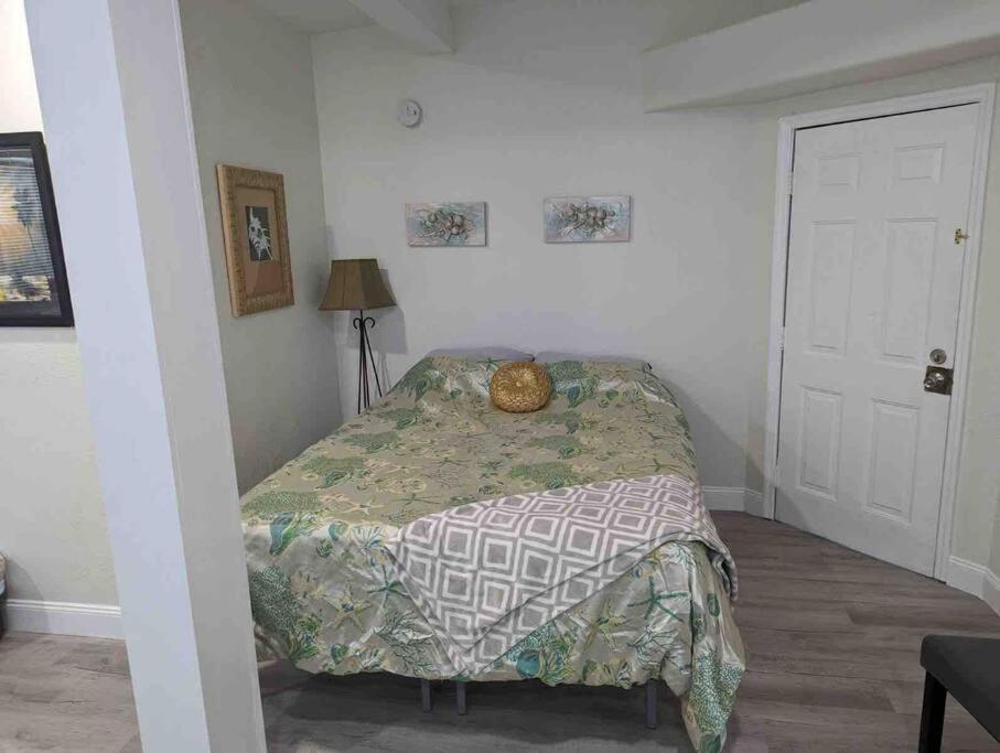Apartment Renovate Large 21-directly Across