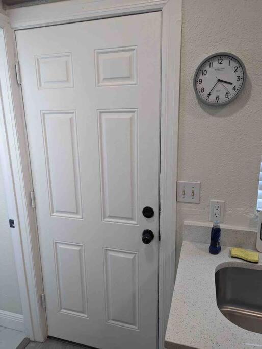 Apartment Renovate Large 21-directly Across St. Pete Beach