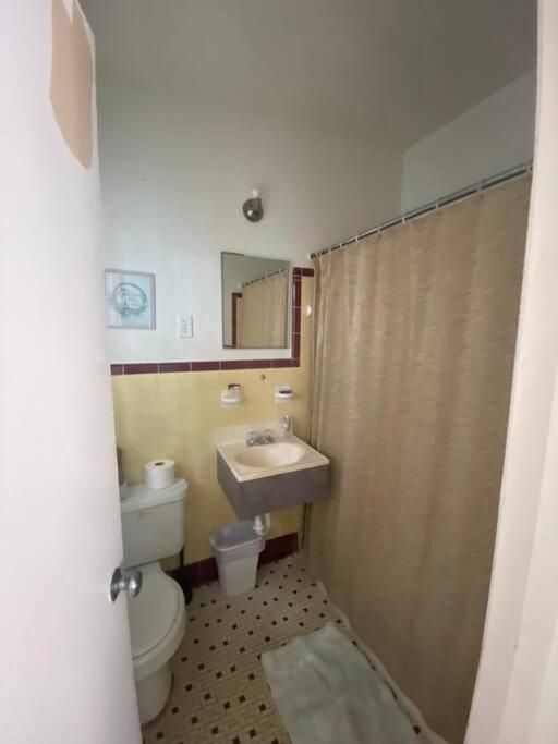 Private 15 -directly Across From Apartment *