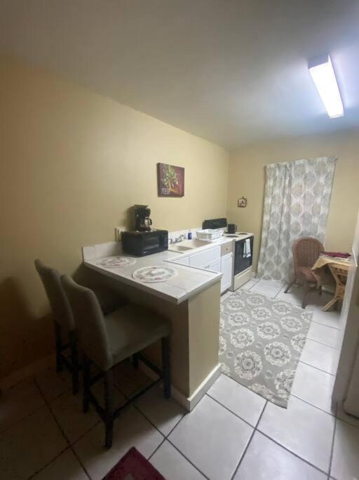 Private One-bedroom 11 -directly Across From Apartment *