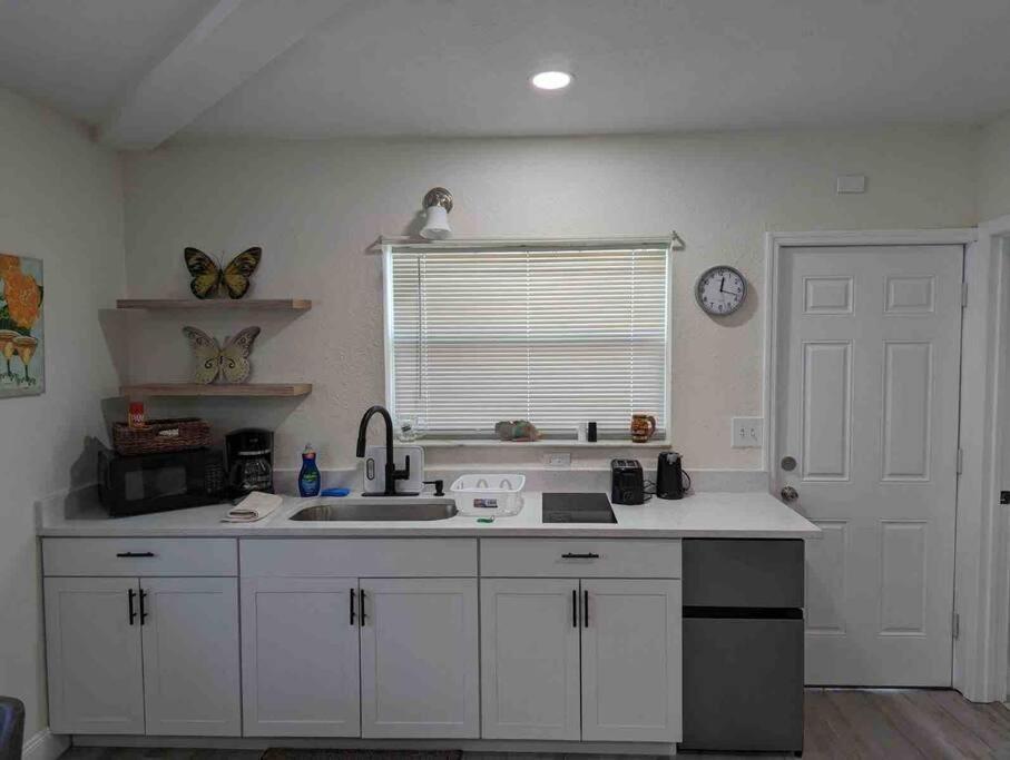 Apartment Renovate Large 21-directly Across St. Pete Beach