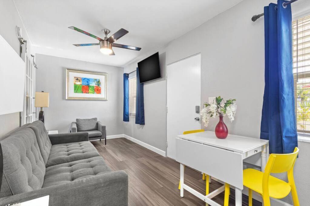Apartment Park Shore Of Madeira Beach! Pet Friendly And Steps To The Beach! - #5 *