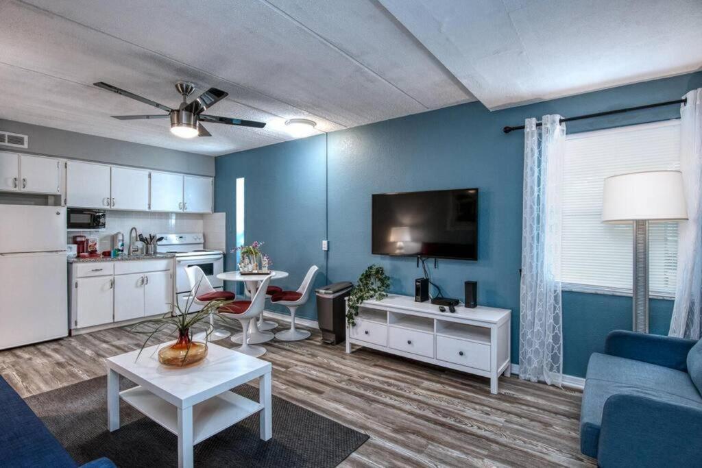 Sunset At Madeira Beach! Pet Friendly Getaway!- 1 * St. Pete Beach