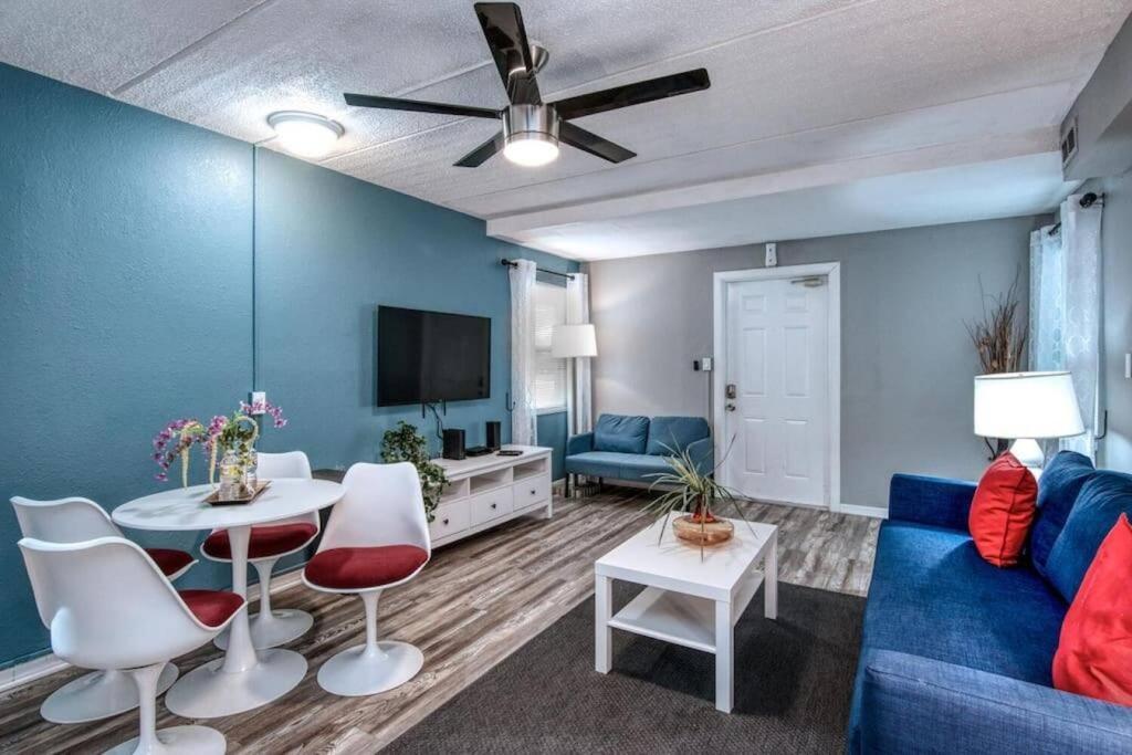 Sunset At Madeira Beach! Pet Friendly Getaway!- 1 Apartment