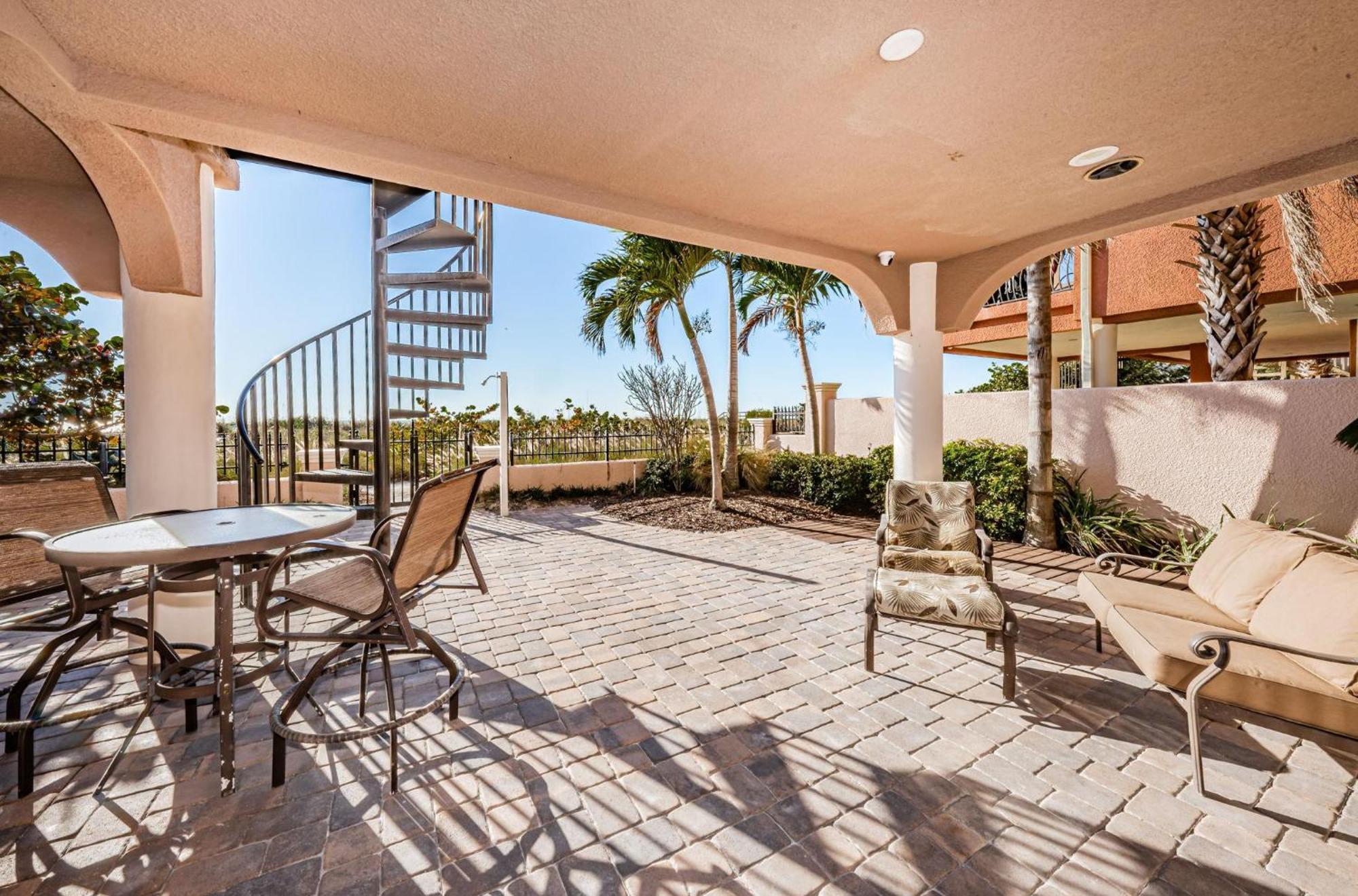 Sunset Palace * St. Pete Beach