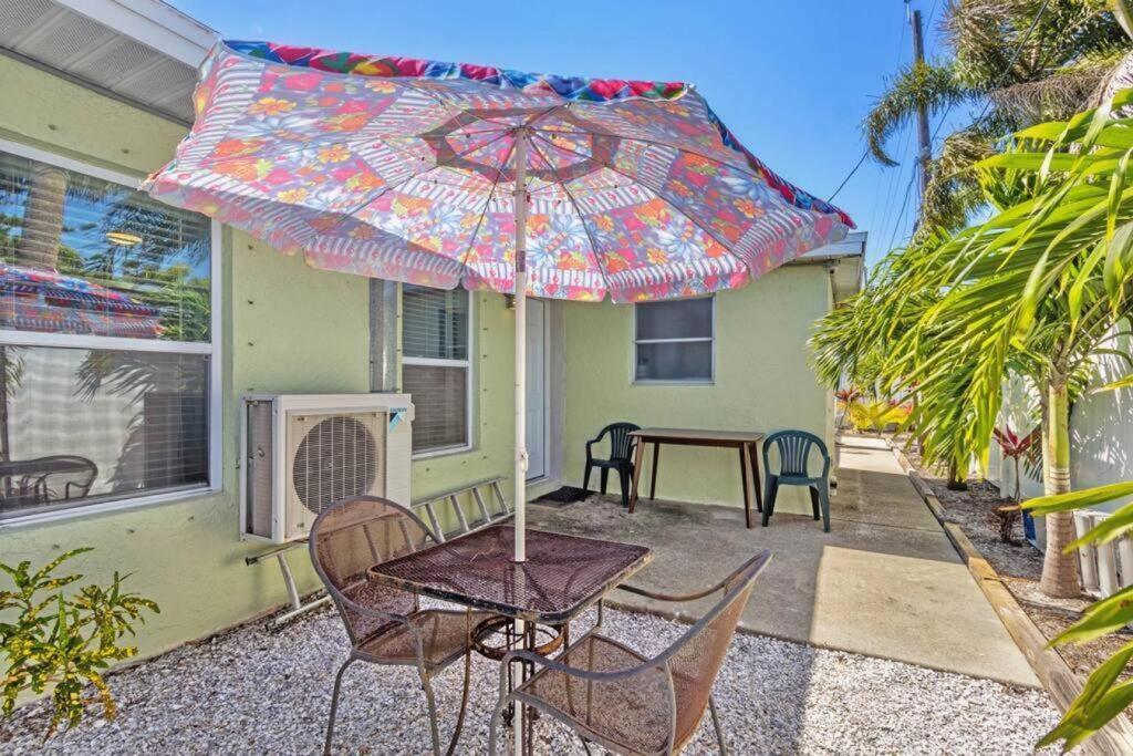Park Shore Of Madeira Beach! Pet Friendly And Steps To The Beach! - #5
