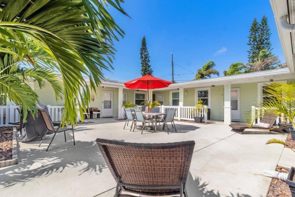 Park Shore Of Madeira Beach! Pet Friendly And Steps To The Beach! - #5 Apartment St. Pete Beach