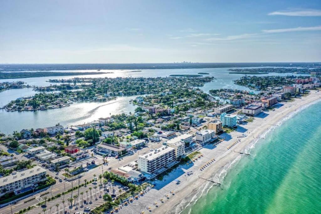 Apartment Sunset At Madeira Beach! Pet Friendly With Summer Breezes! - 6 St. Pete Beach