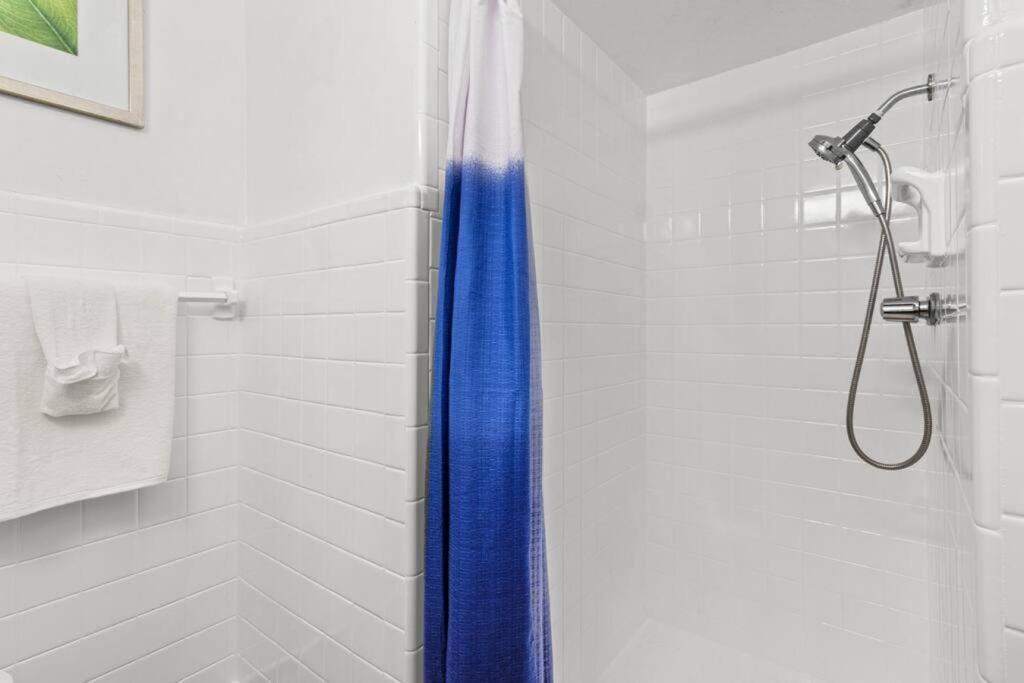 Park Shore Of Madeira Beach! Pet Friendly And Steps To The Beach! - #5 Apartment