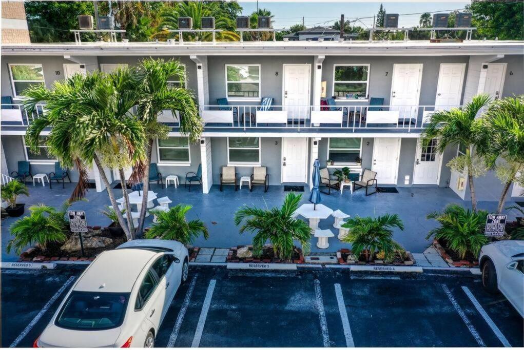 Sunset At Madeira Beach! Pet Friendly Getaway!- 1 * St. Pete Beach