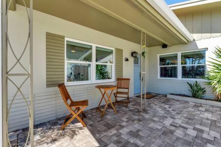 Maritana House Heated Pool & Private Dock Holiday home St. Pete Beach