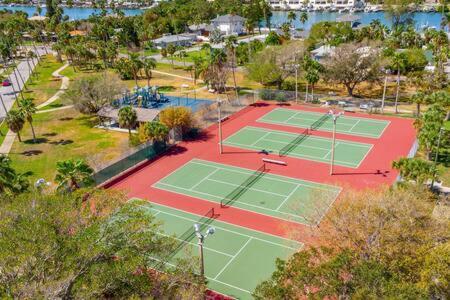 Maritana House Heated Pool & Private Dock Holiday home St. Pete Beach