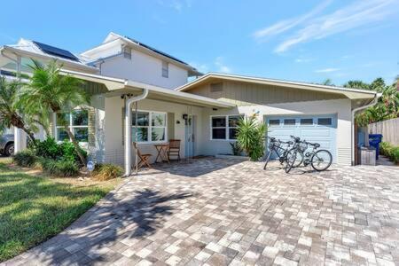 Maritana House Heated Pool & Private Dock Holiday home St. Pete Beach