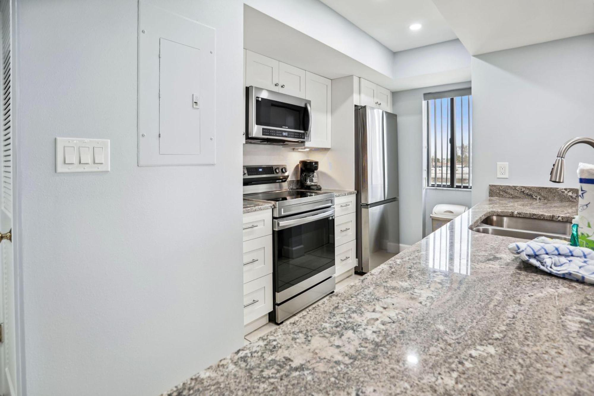 Holiday home Land's End 5-201 Gulf-bay Front - Premier St. Pete Beach