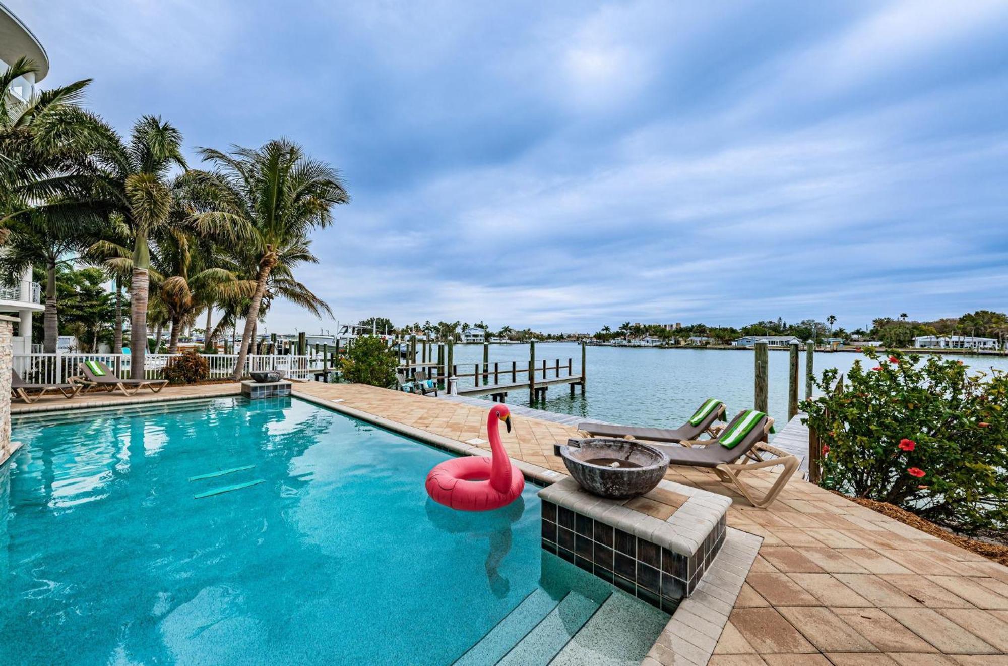 Treasure Trove Flying Dutchman Holiday home