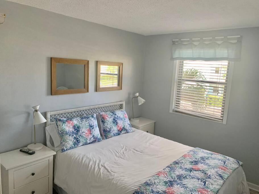 Gorgeous View Balcony With Heated Pool Apartment