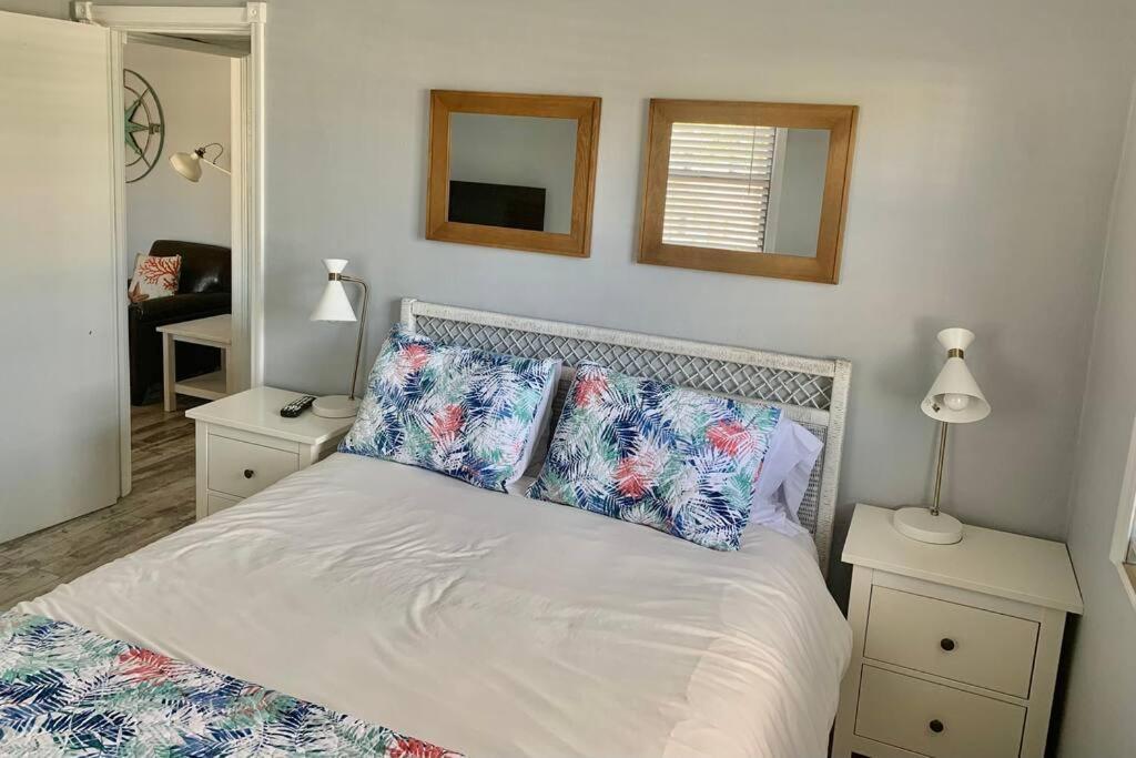 Gorgeous View Balcony With Heated Pool Apartment St. Pete Beach