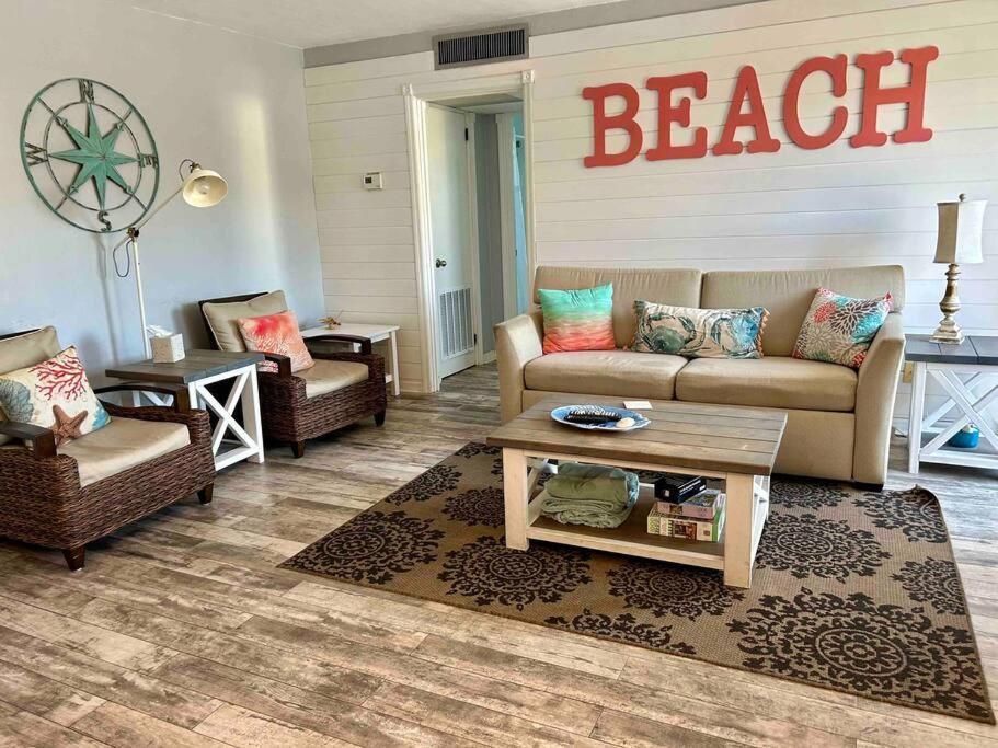 Gorgeous View Balcony With Heated Pool Apartment