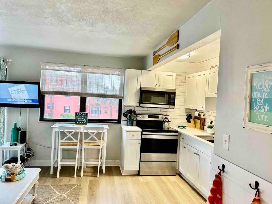 Apartment Ocean View Balcony With Heated Pool