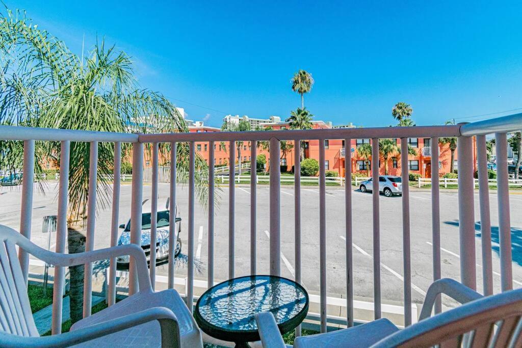 Ocean View Balcony With Heated Pool Apartment *