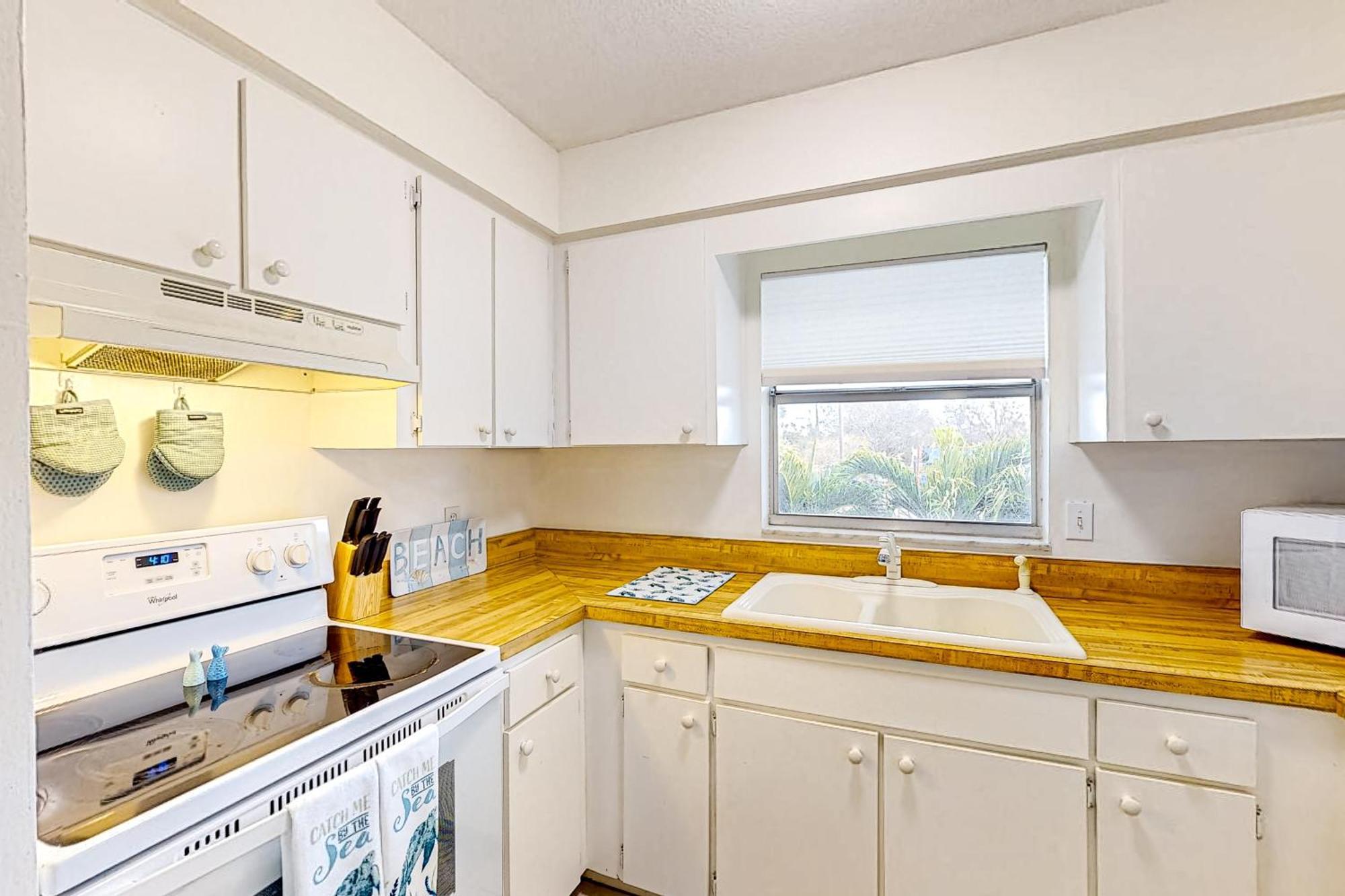 Coastal Vibes Apartment St. Pete Beach