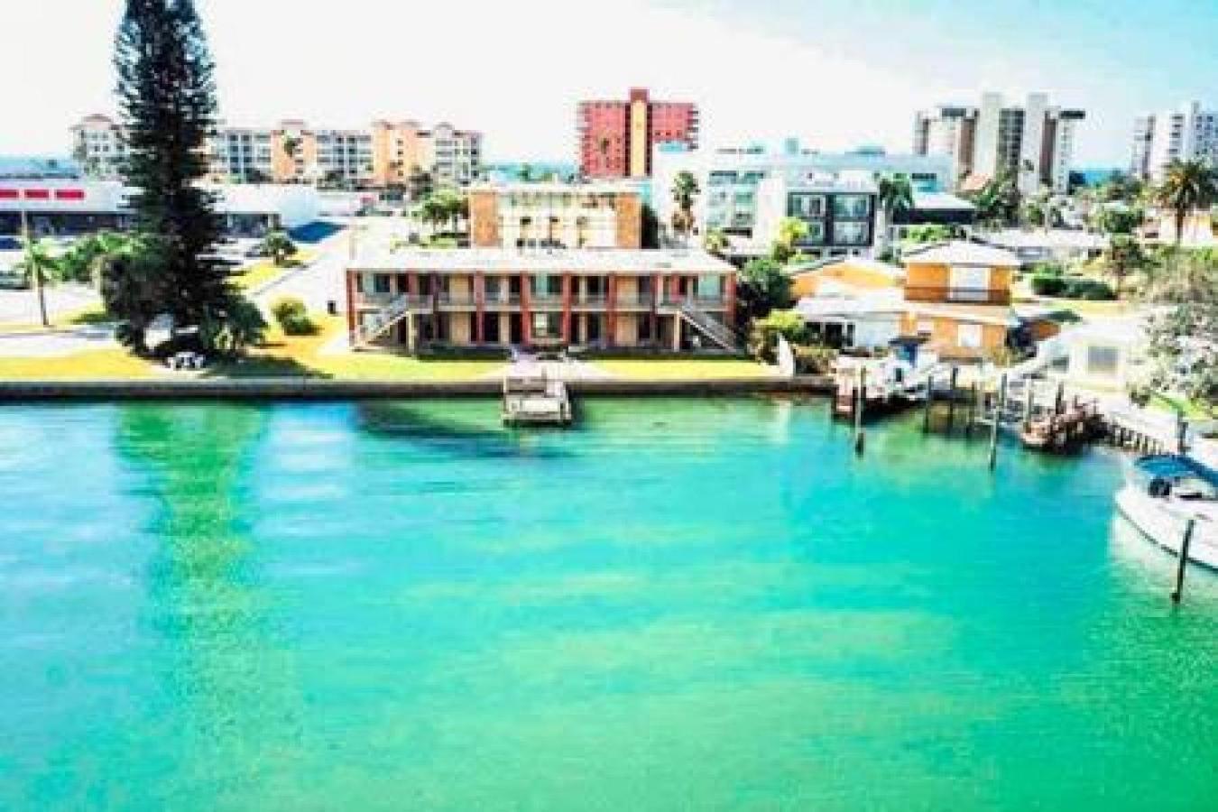 2 Bedroom With Dock And Walk To Everything Holiday home St. Pete Beach