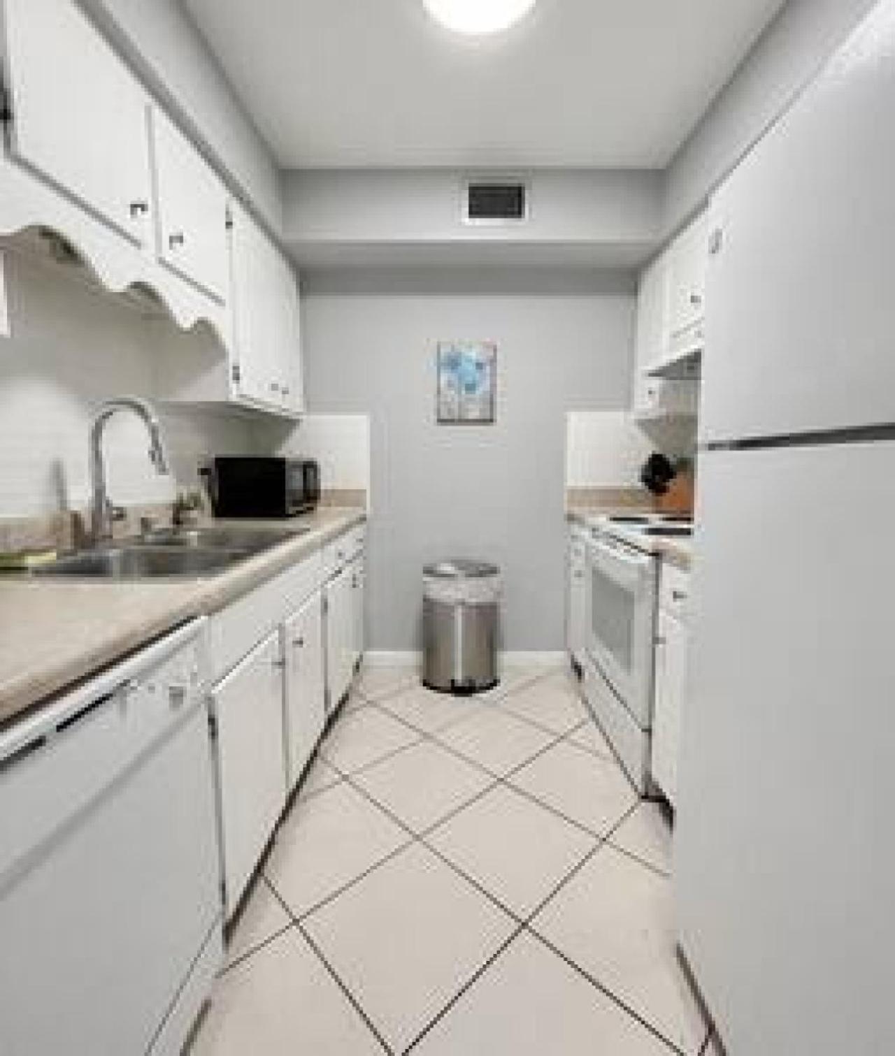 2 Bedroom With Dock And Walk To Everything Holiday home